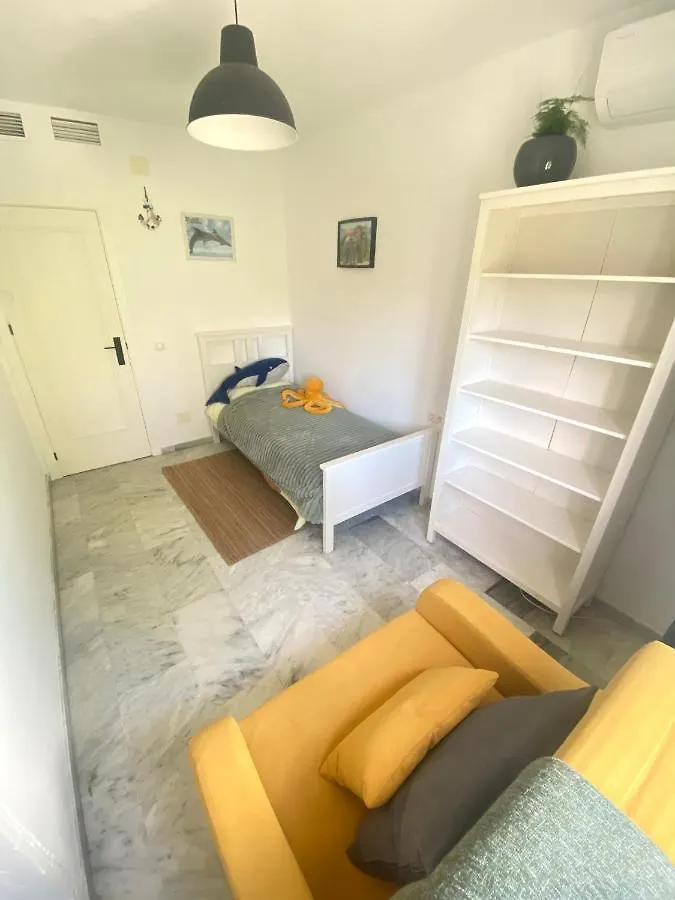 Hébergement de vacances Modern Townhouse 7 Mins Walk From The Beach And 15 Mins From Port Manilva