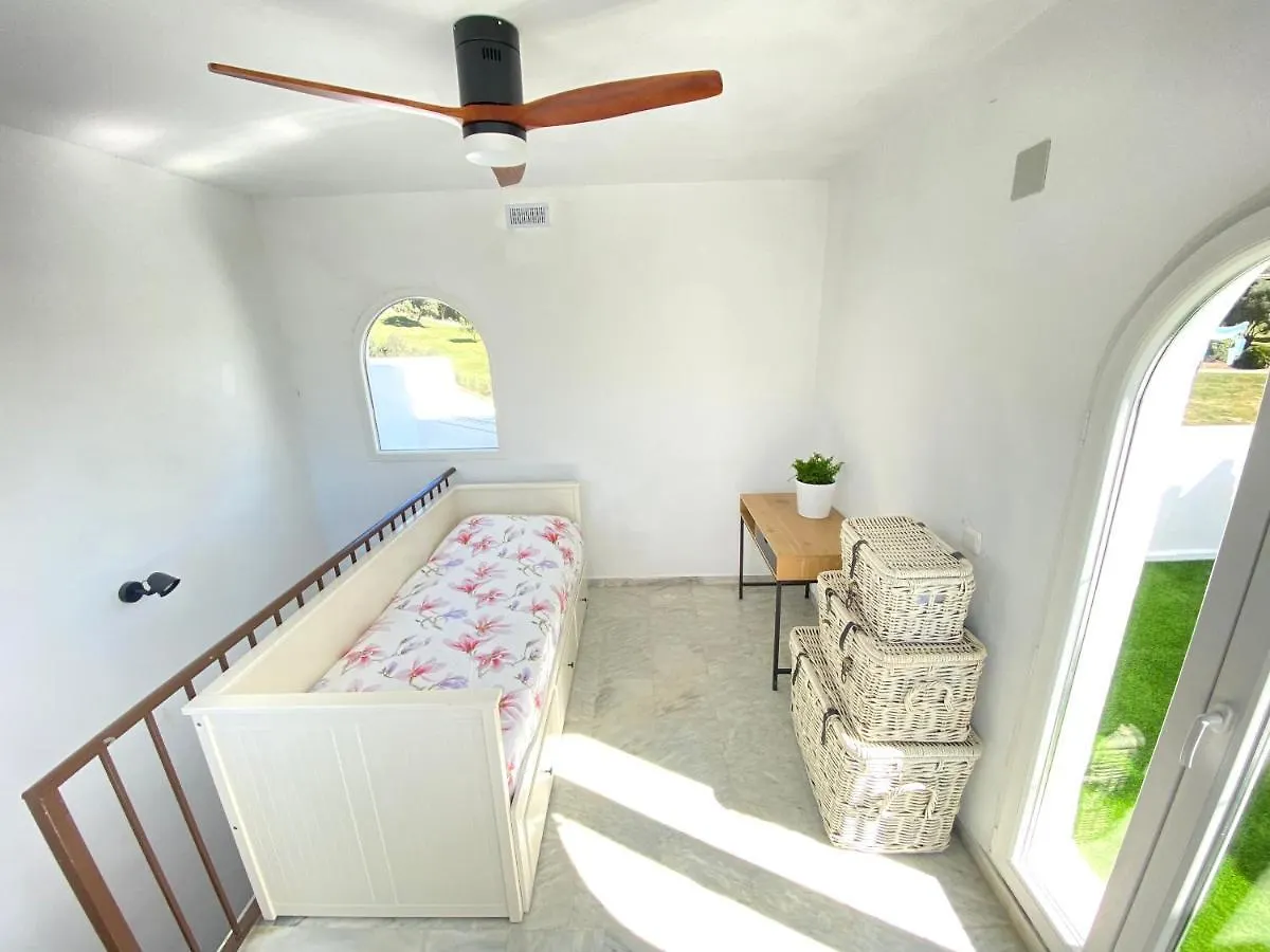 Modern Townhouse 7 Mins Walk From The Beach And 15 Mins From Port 마닐바 펜션