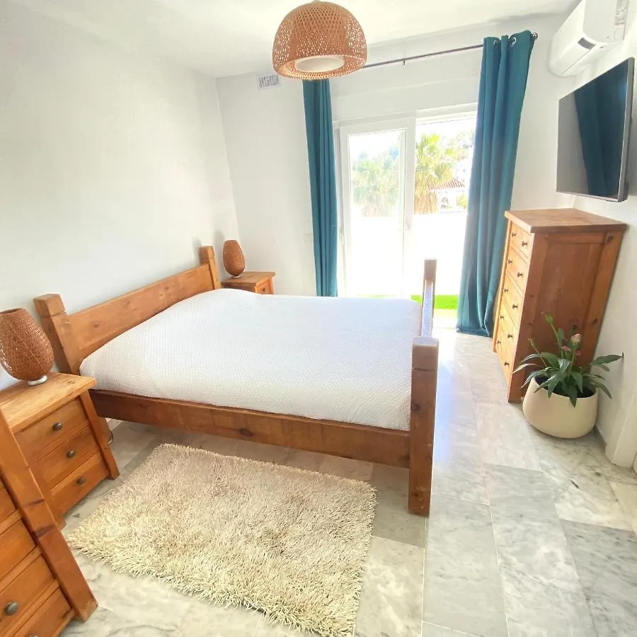 펜션 Modern Townhouse 7 Mins Walk From The Beach And 15 Mins From Port 마닐바