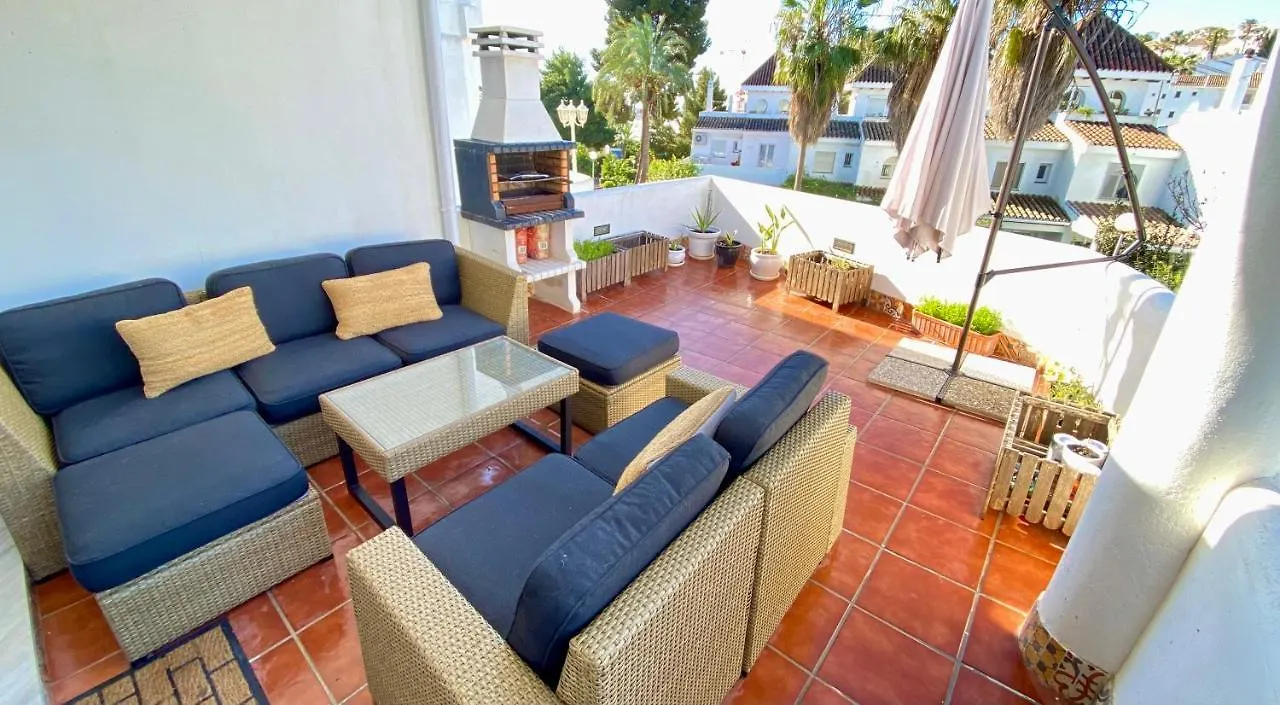 Hébergement de vacances Modern Townhouse 7 Mins Walk From The Beach And 15 Mins From Port Manilva