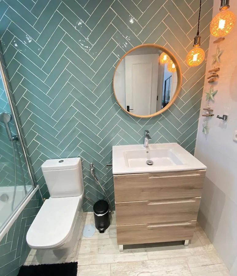 Hébergement de vacances Modern Townhouse 7 Mins Walk From The Beach And 15 Mins From Port Manilva