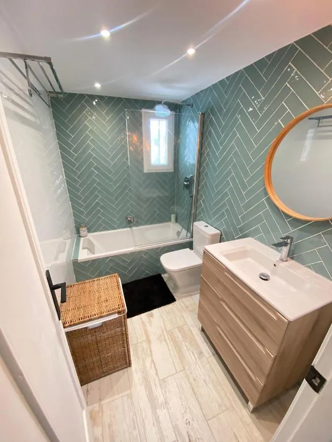 Modern Townhouse 7 Mins Walk From The Beach And 15 Mins From Port Manilva Espagne