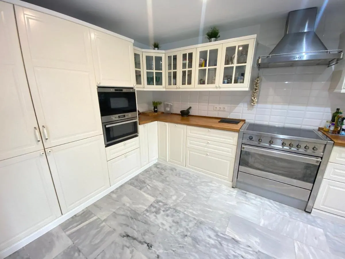Modern Townhouse 7 Mins Walk From The Beach And 15 Mins From Port 마닐바 펜션