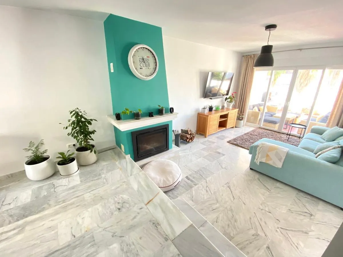펜션 Modern Townhouse 7 Mins Walk From The Beach And 15 Mins From Port 마닐바