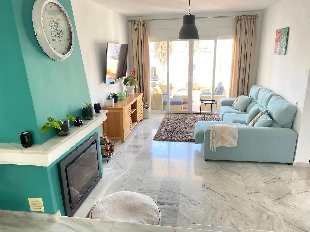 Modern Townhouse 7 Mins Walk From The Beach And 15 Mins From Port Manilva Espagne