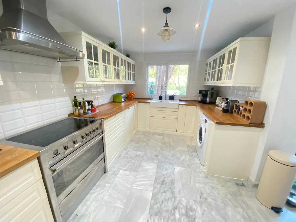 Modern Townhouse 7 Mins Walk From The Beach And 15 Mins From Port 마닐바 0*,