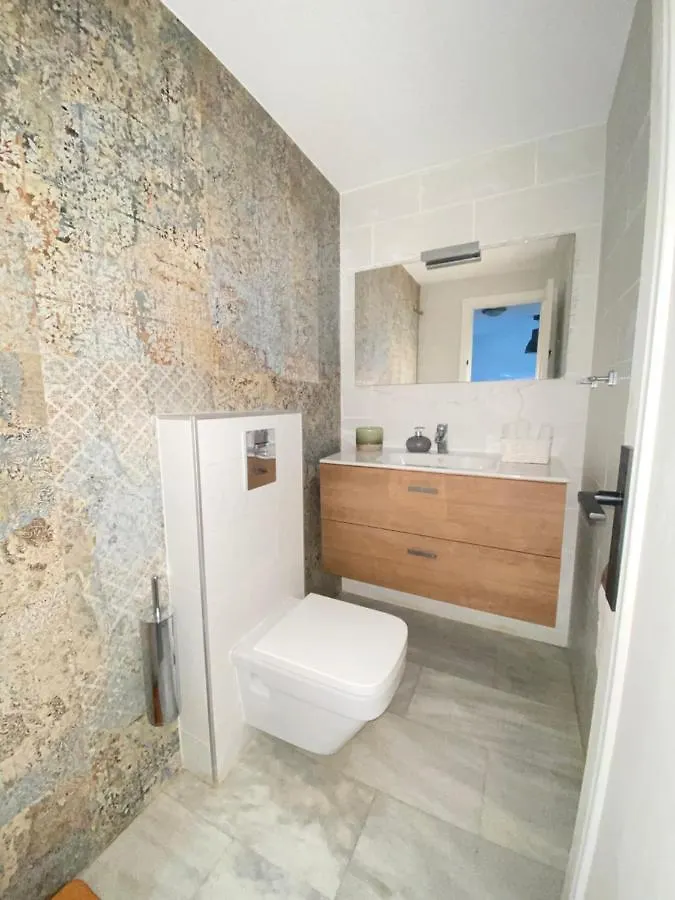 Modern Townhouse 7 Mins Walk From The Beach And 15 Mins From Port Manilva Hébergement de vacances