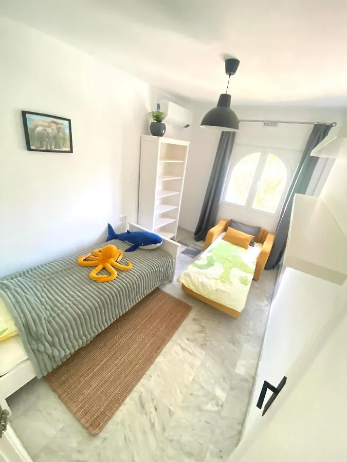 Modern Townhouse 7 Mins Walk From The Beach And 15 Mins From Port Manilva