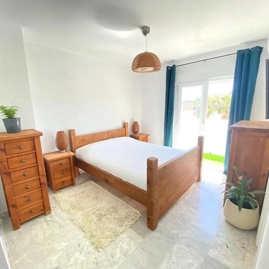 Hébergement de vacances Modern Townhouse 7 Mins Walk From The Beach And 15 Mins From Port Manilva