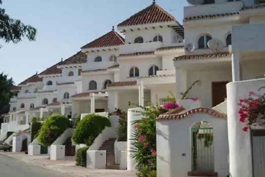 Modern Townhouse 7 Mins Walk From The Beach And 15 Mins From Port 마닐바