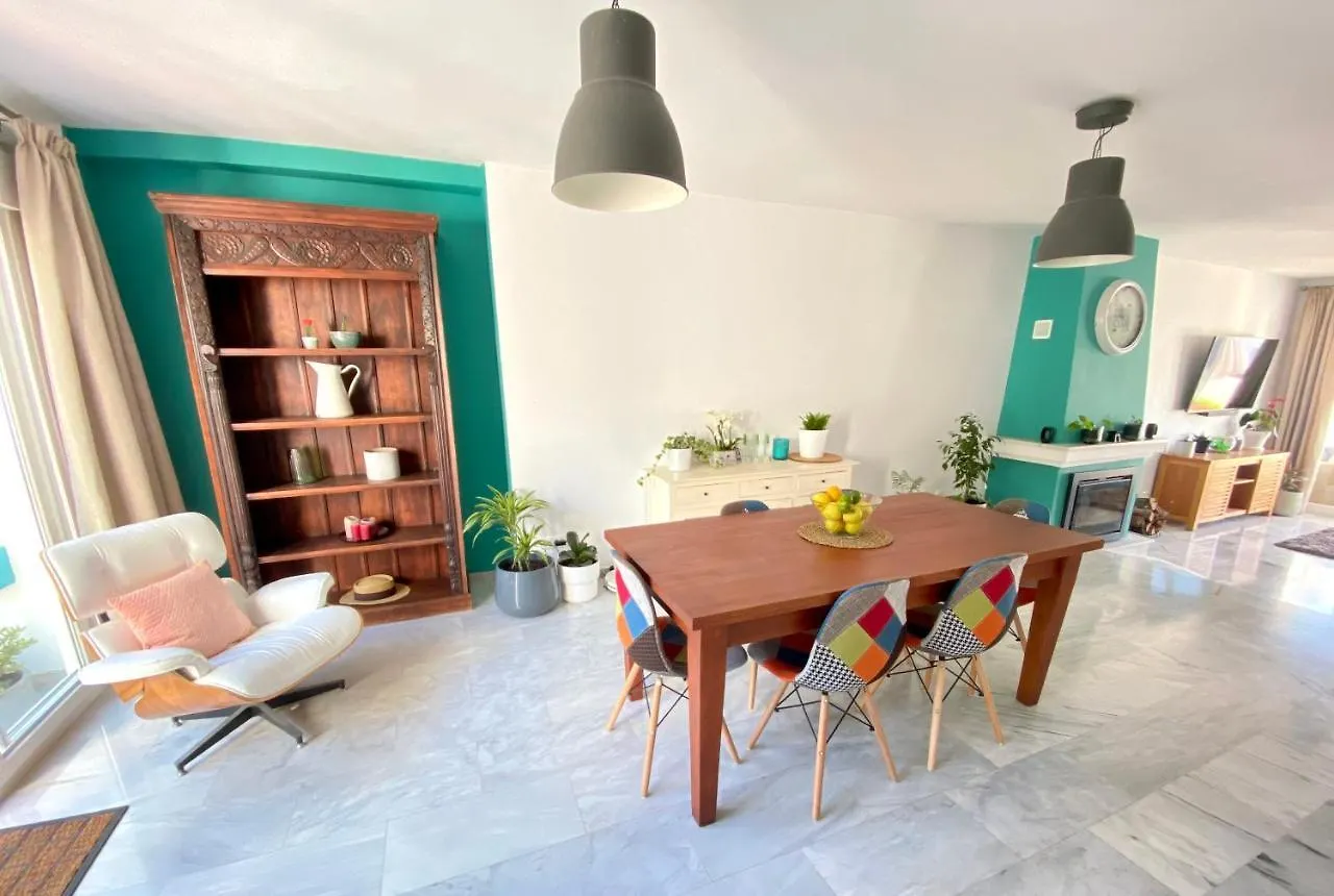 Modern Townhouse 7 Mins Walk From The Beach And 15 Mins From Port 마닐바